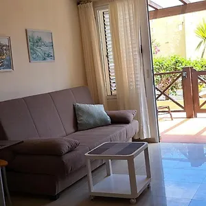 https://apartment-los-hibiscos.in-canary-islands.com